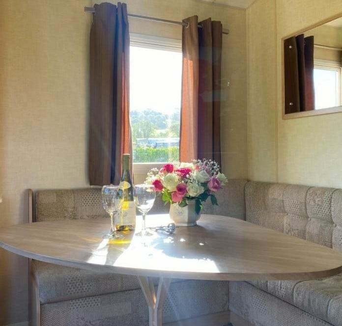 Rose Corner Appartement Axminster Buitenkant foto